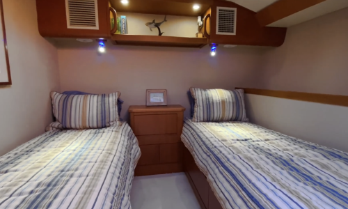 86-hatteras-bunkroom