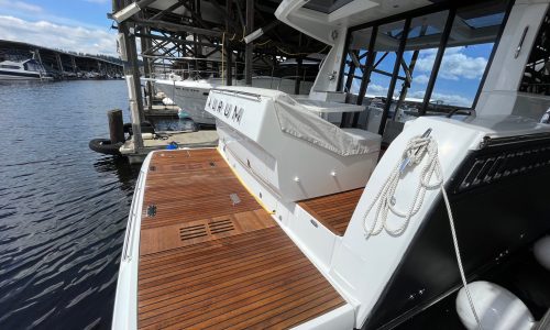 jeanneau-transom-yacht-charter